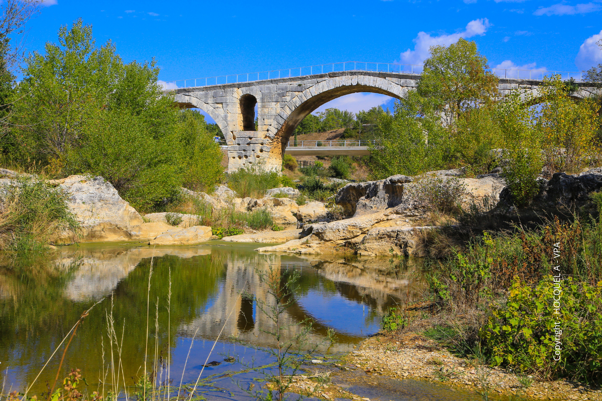 Le pont Julien à Bonnieux 