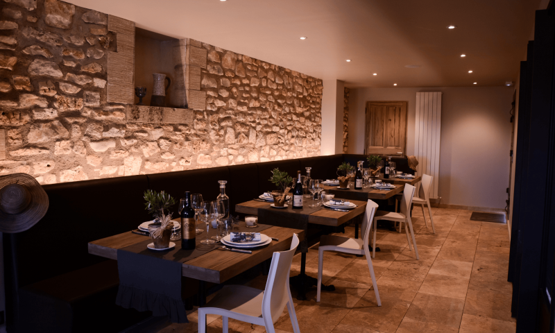 La salle à manger de la table d'hôtes du Domaine Château du Bois